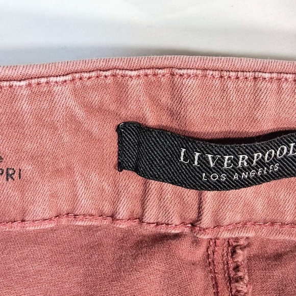 Liverpool Women's 34"x 21" Capri Coral/Roan Crop Elastic Mid-rise Pants - Picture 3 of 9